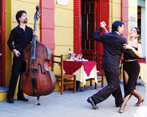 Tango show in La Boca Dancing the tango in La Boca, Buenos Aires