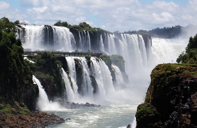 The smaller falls as seen from Isla San Martin, Iguazu Falls, Argentina The smaller falls as seen from Isla San Martin, Iguazu Falls, Argentina